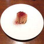 ル スプートニク - ランチコース 7128円 のカシスムース、ミルクアイス、メレンゲのカシスモンブラン カシスパウダー掛け