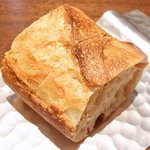 ル スプートニク - ランチコース 7128円 のパン