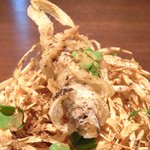 ル スプートニク - ランチコース 7128円 の鳥の巣状の牛蒡のフリット 稚鮎のフリットのせ