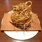 ル スプートニク - ランチコース 7128円 の鳥の巣状の牛蒡のフリット 稚鮎のフリットのせ
