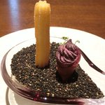 ル スプートニク - ランチコース 7128円 の薩摩芋のチュロス、林檎のコンフィチュールとブーダンノワールの紫芋チップスのコルネ包み