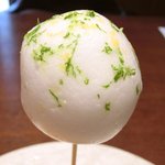 ル スプートニク - ランチコース 7128円 の帆立と蕪、蕪とライムの泡包み 柑橘のアクセント