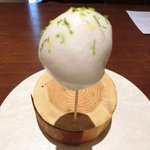 ル スプートニク - ランチコース 7128円 の帆立と蕪、蕪とライムの泡包み 柑橘のアクセント