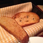 WINEBAR BISCOTTO - 1切れ食べてしまった自家製パン。