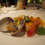 フォレスタ・ビアンカ - 車海老のカネロニ　オレガノ風味　浅利貝と海老のエキューム