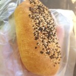 バックハウス・イリエ   - 新商品、胡麻塩チーズパン！うまー
