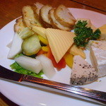 Windjammer - チーズの盛り合わせ ピクルス＆ガーリックトースト添え
