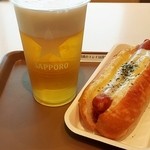 シーニックカフェ - 生ビール600円、チーズドッグ500円