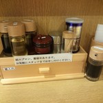 卓上の調味料。