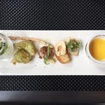 Felicelina - 黒ゴマのグリッシーニ、オリーブ、ボルベッティーニ、ゼッポリーネ
      ブルスケッタ（フォアグラ×紅玉、生しらす）、バターナッツスープ