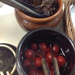 鶏白湯らーめん ぼっこ志 - ニンニクの佃煮と梅干