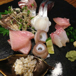 にほん酒と肴 酔音 - 刺身盛り合わせ