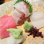 日本のお料理 稲垣 - お造り。
                                中トロと鯛とイカです。