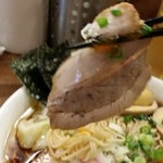 中華そば むら田 - 大振りのチャーシューも2つ