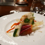 秋田牛鉄板焼 銀座五明 - 有機野菜のサラダ　白トリュフ