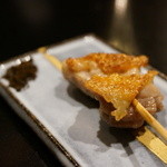 秋田牛鉄板焼 銀座五明 - 比内地鶏の炭火焼・・やはりパリッとした皮目が旨い。