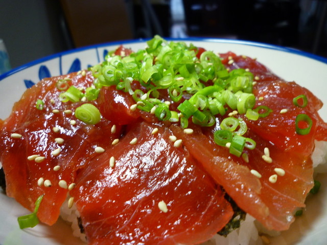Loites レストラン 飲食店の検索 名物 漬けまぐろ丼６８０円 まぐろたっぷり まぐろのカリスマ