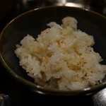 秋田牛鉄板焼 銀座五明 - ガーリックライス・・白米の良さを際立たせるための薄味仕様かな・・