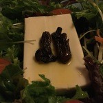 悠林館 - 牡蠣の２年以上寝かせた燻製がのっています。