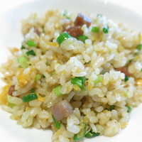 中国飯店 琥珀宮 - 食事　黒豚叉焼炒飯　ザーサイ