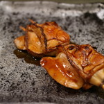 桑名産天然蛤料理 貝新商店 - 串焼き蛤\700