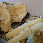 天丼・天ぷら本舗 さん天 - 鶏天ぷらアップ