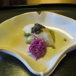 つる幸 - 前菜：鱸の昆布じめ　キャビア　茶豆　もってのほか