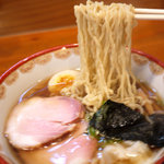 自然派ラーメン 神楽 - 神楽そば（１０５０円）麺