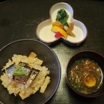 つる幸 - 松茸ご飯　秋刀魚の燻製のせ