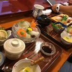 Suikouen - 寿司定食と刺身定食