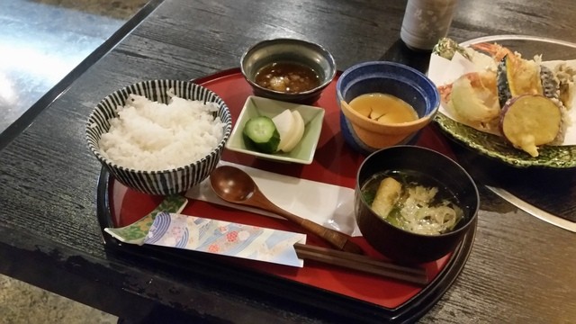 しっとり落ち着いた小料理屋のような創作和食 花水木 さんでランチ てんぷら盛り合せ定食 980円 は 上品で普段味わえない味わいで なかなかよかったです By なまらうまい 花水木 八王子 和食 その他 食べログ