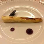 Cracco - ④ホワイトアスパラガスと黒トリュフをクランベリービネガーソースで