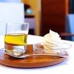 ア・ニュ ルトゥルヴェ・ヴー - オリーブオイルとホイップバター