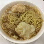 麥文記麵家 - ②上湯雲呑麺（ワンタンが麺に隠れている）