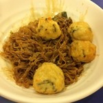 雞記 - ①フライ イカダンゴ 黒醤油麺38$