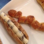 ブーランジュリー グウ - ラムレーズン とベーコンエピ