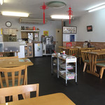 中国料理天津 - 誰も居ない店内をパシャ
中央にサービスコーナーが・・
