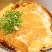 ケンゾーエステイトワイナリー 六本木ヒルズ店 - ヤマトポークの卵とじ 1000円 の大和ポークの卵とじ