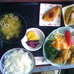 Kougen Hoteru Soni O Shokuji Dokoro Tsu Sebun - からあげ定食