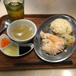 新嘉坡鶏飯 - シンガポールチキンライス 745円
