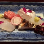 御料理 樋渡 - 造り：ヤリイカ・イサキの炙り・やがら・まぐろ・鯛