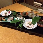 御料理 樋渡 - 御主人が八寸を持ってきてくれました。