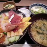 鮮魚が旨い！築地市場 - ランチ海鮮丼