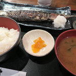 炉端焼き 芋かず  - サンマ定食