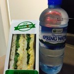 Woolworths - 朝ごパンで食べた玉子サンドとお水
