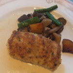 ヴァンテアン - 私の頼んだ肉料理「マスタード風味でローストした清流若鶏　シュプレームソース」は見た目よりも柔らかい