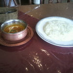 ランチのチキンカレーとライスです