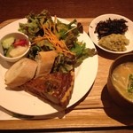 Tricycle cafe - 日替わりのキッシュランチ。