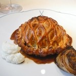 レストラン コバヤシ - ジビエ（青首鴨・山シギ・山鳩・山ウズラ・雉）のパイ包み焼き　根セロリのピュレ　ヴァニラ風味のオニオン添え　ソースサルミ