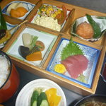 Shintou - お昼におすすめのはなやか弁当
